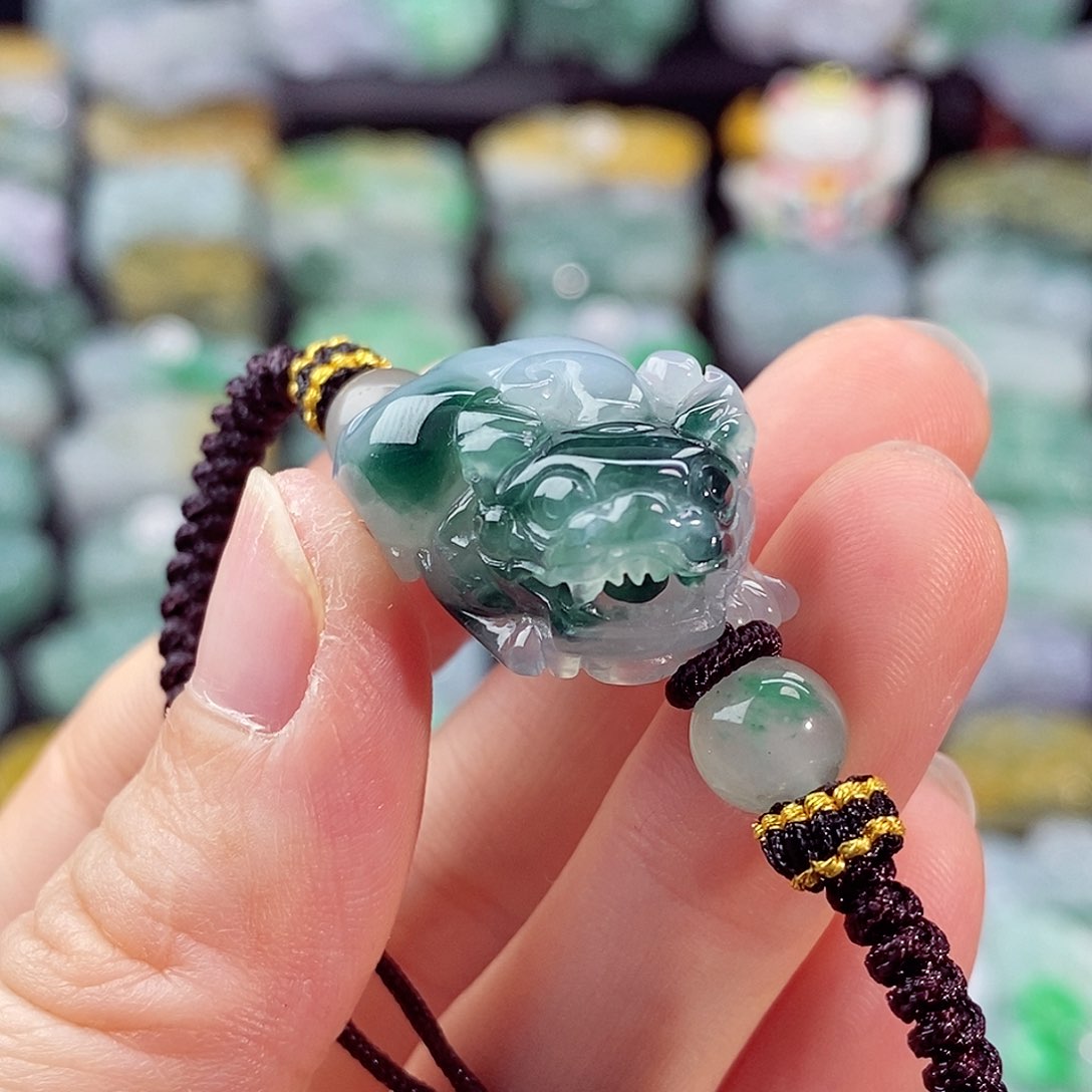 颈饰未镶嵌翡翠天然