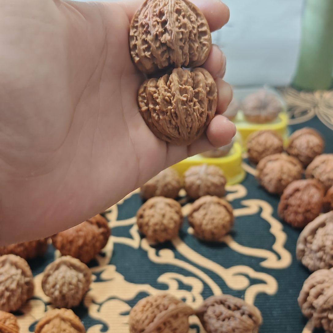 ****.文玩核桃吊坠三角小密纹