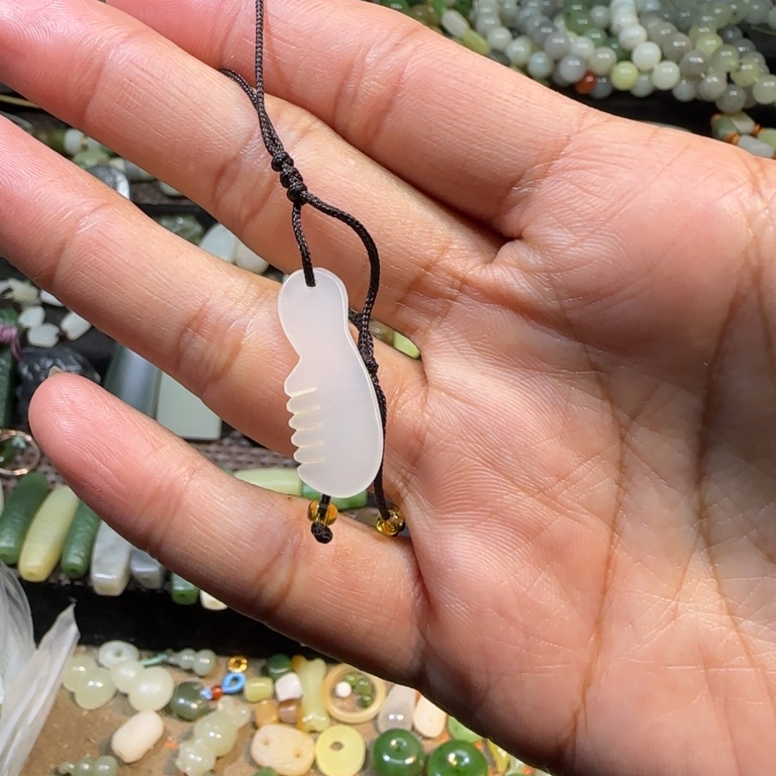 和田玉未镶嵌颈饰梳子手机挂