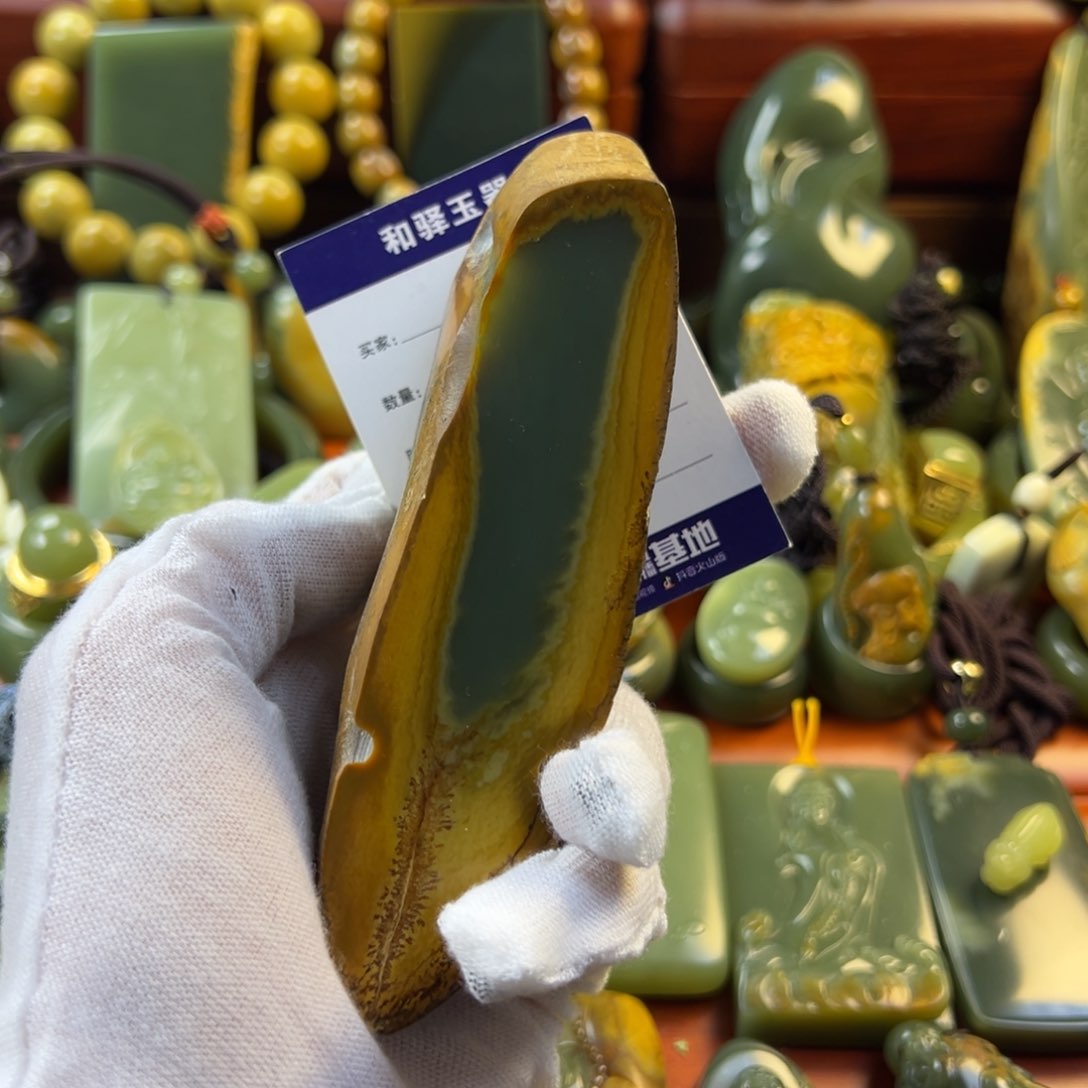 岫岩河磨玉（透闪石质玉）把件未镶嵌雨*