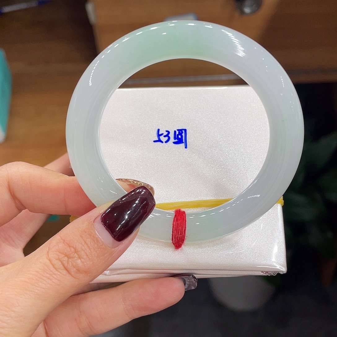 翡翠手镯未镶嵌天然翡翠