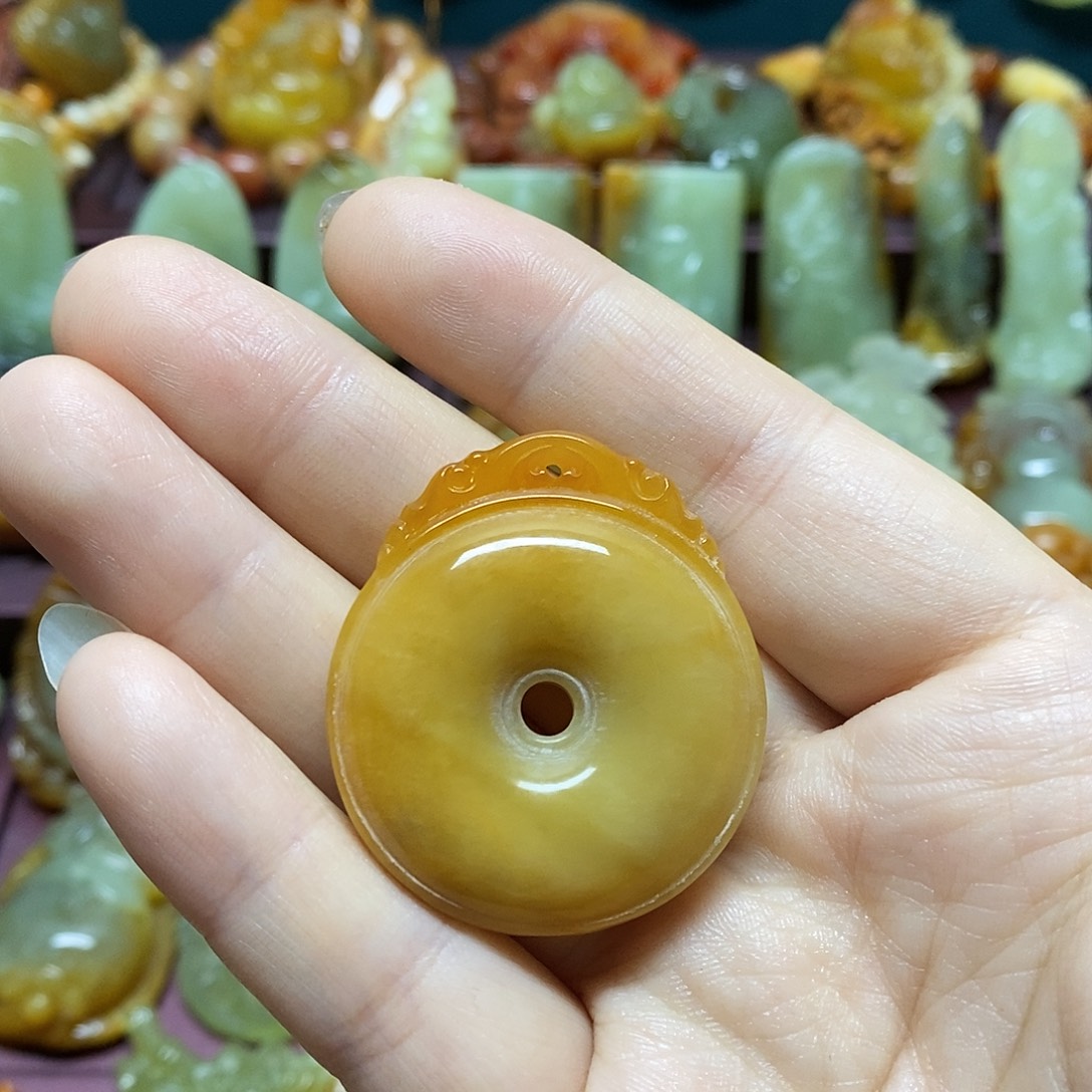 岫玉未镶嵌吊坠(赠链)