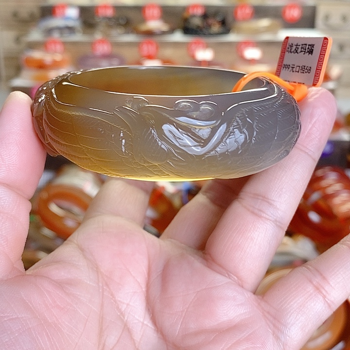 玛瑙/玉髓手镯未镶嵌小*?