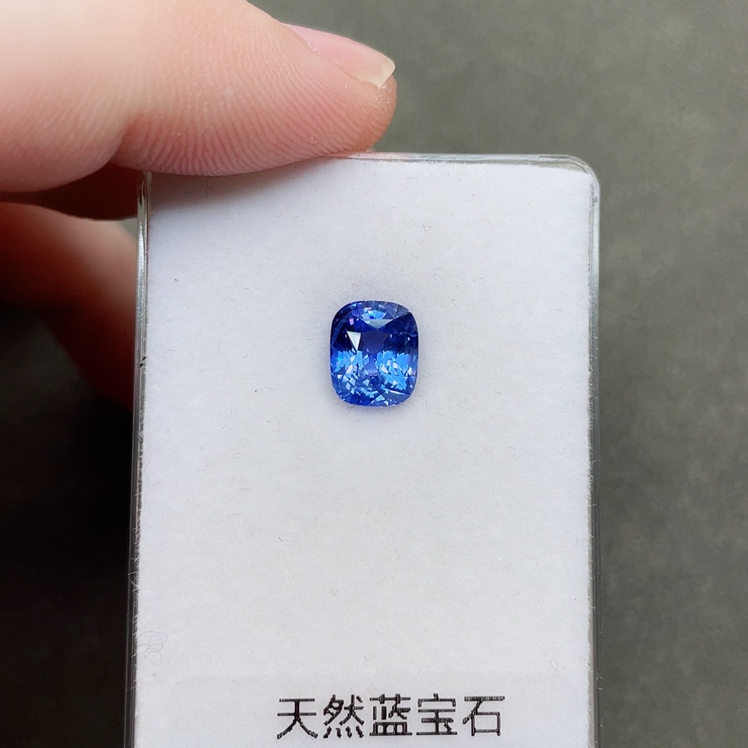 蓝宝石裸石未镶嵌3.02克拉矢车菊GRC证书