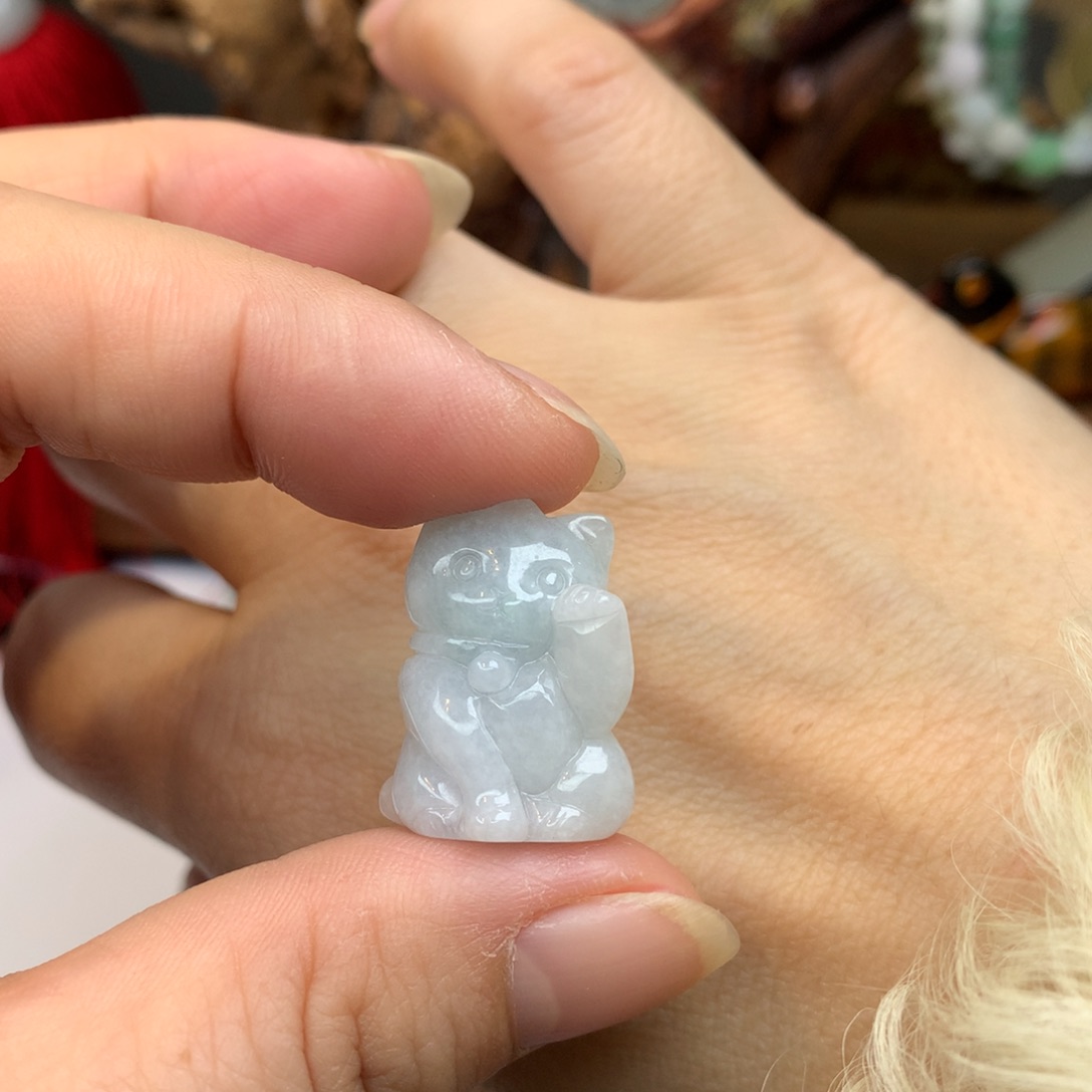 翡翠颈饰未镶嵌猫