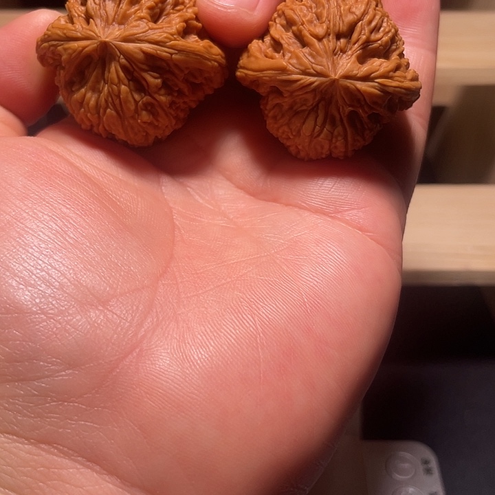 吊坠文玩核桃大凹底南疆石团子