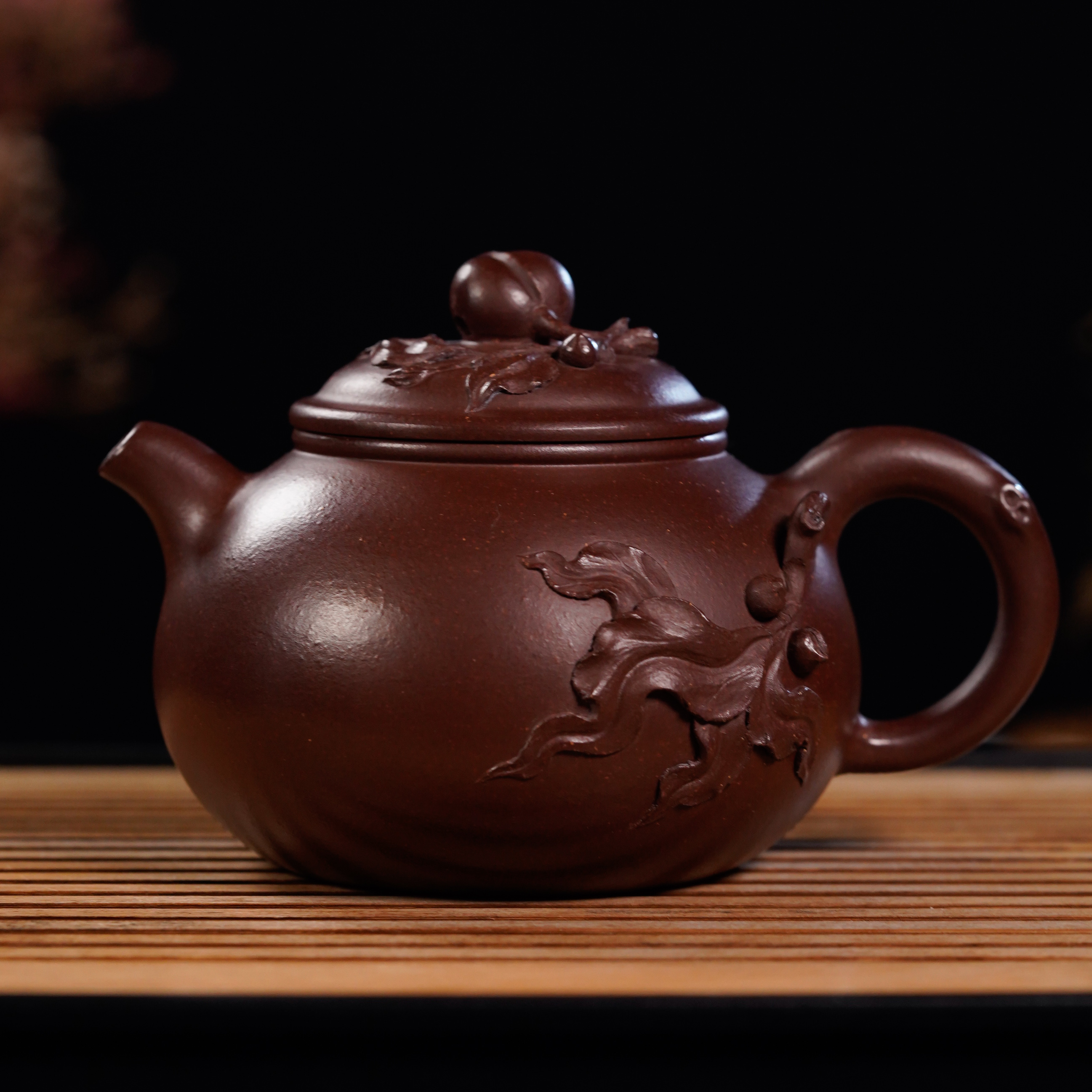 Z-YJB-39   杨军保  宜兴手工紫砂  寿桃