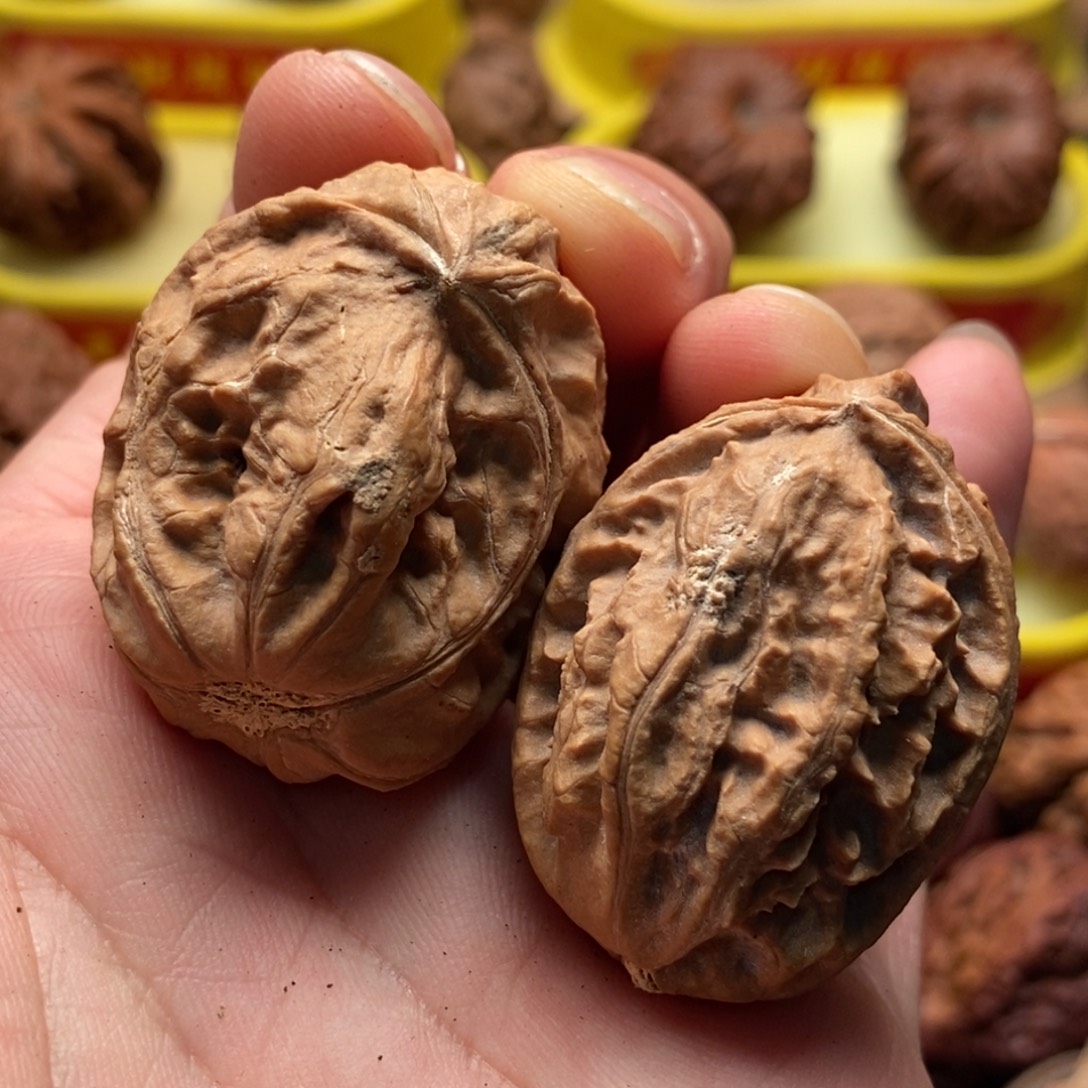 蒋****文玩核桃吊坠肚有毛病15