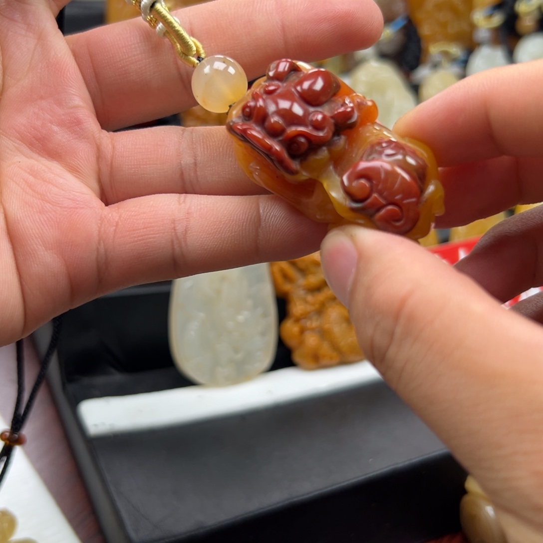 未镶嵌石英质玉（黄龙玉）多样性发货，发其一
