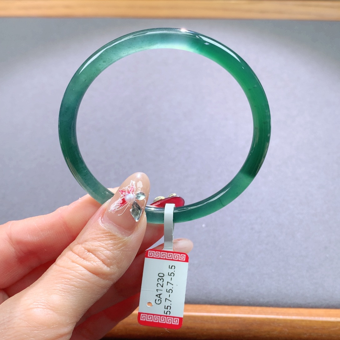 翡翠手镯未镶嵌天然翡翠手镯叮当镯