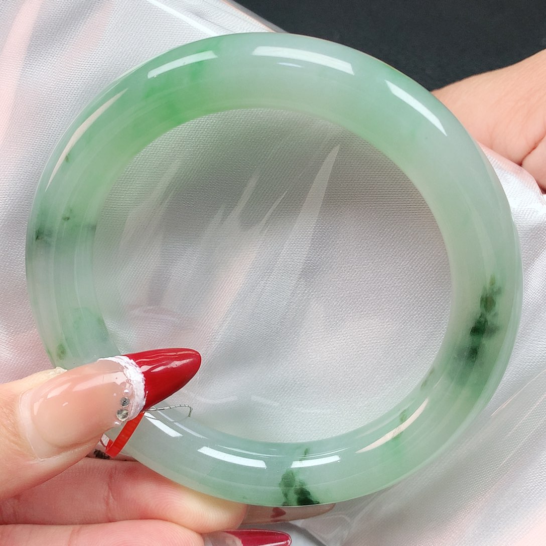 翡翠手镯未镶嵌59圈