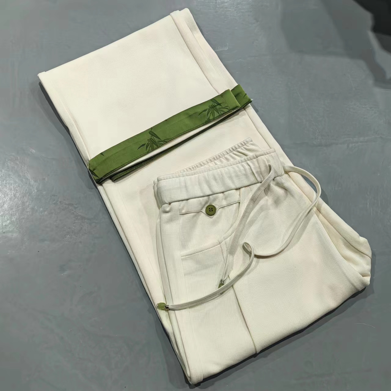 156号【南油玲姐】白色裤脚卷边薄款休闲裤8807