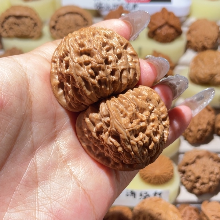 【闪购商品】文玩核桃把件飞***克三角白
