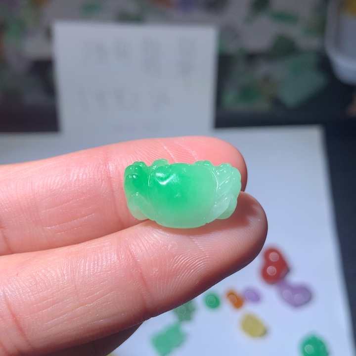 粒***1翡翠未镶嵌颈饰挂件