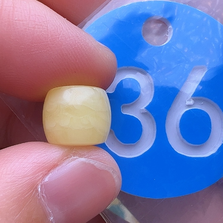 蜜蜡裸石未镶嵌微瑕10m m