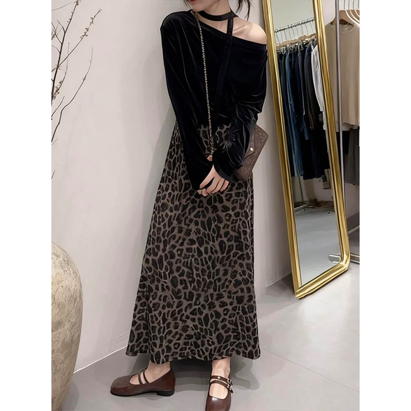 轻熟丝绒飘带挂脖露肩长袖上衣显瘦豹纹半身裙秋冬大码百搭两件套