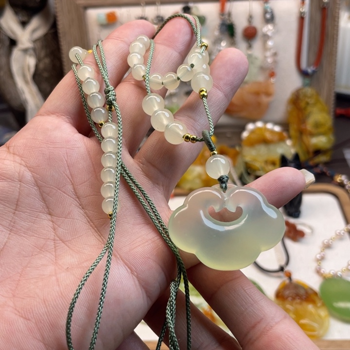 蛇纹石玉吊坠未镶嵌