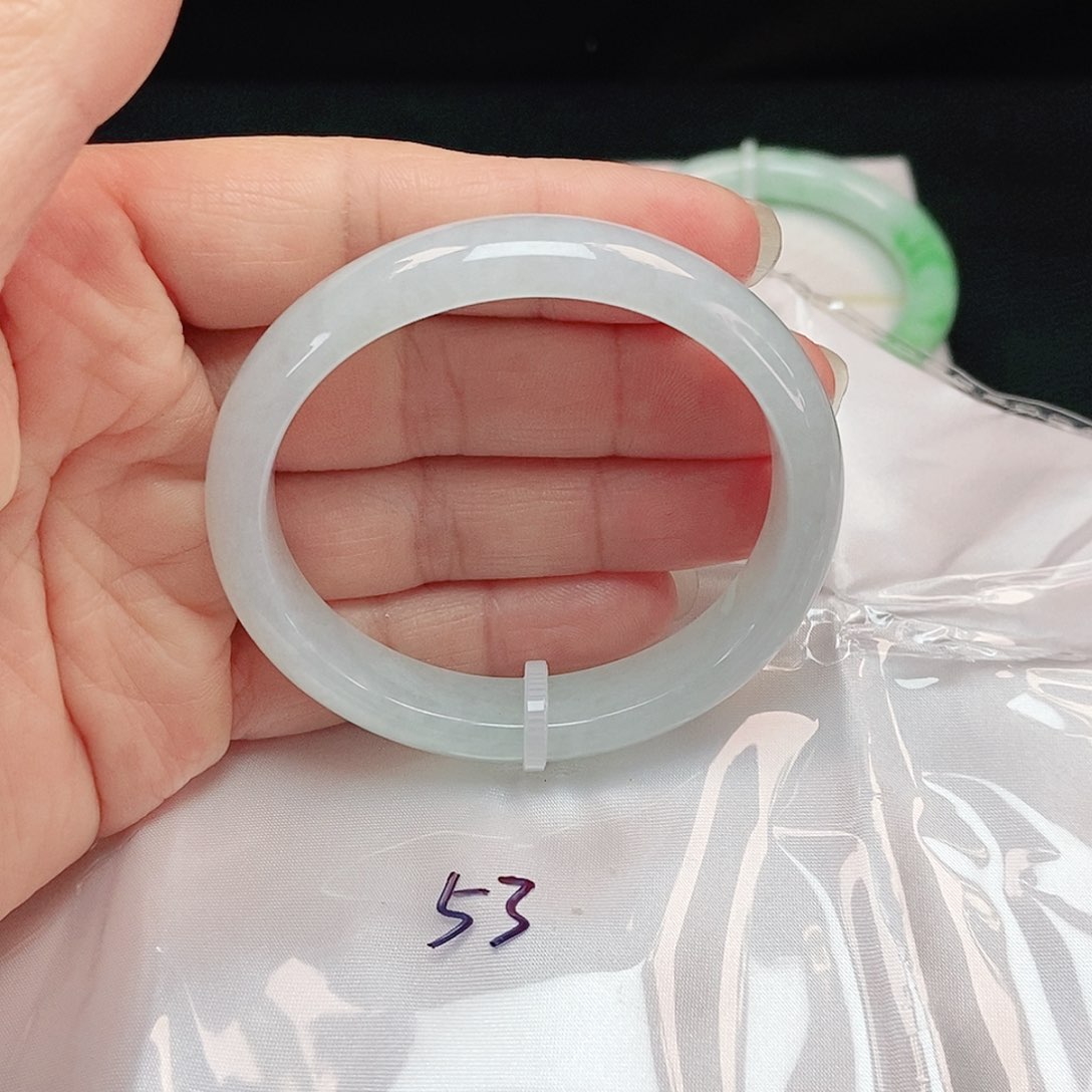 翡翠手镯未镶嵌贵妃