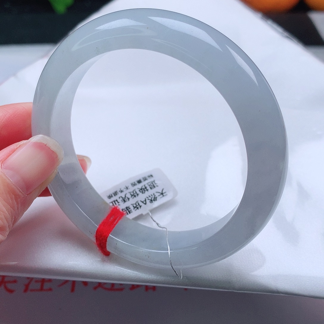 翡翠手镯未镶嵌55圈