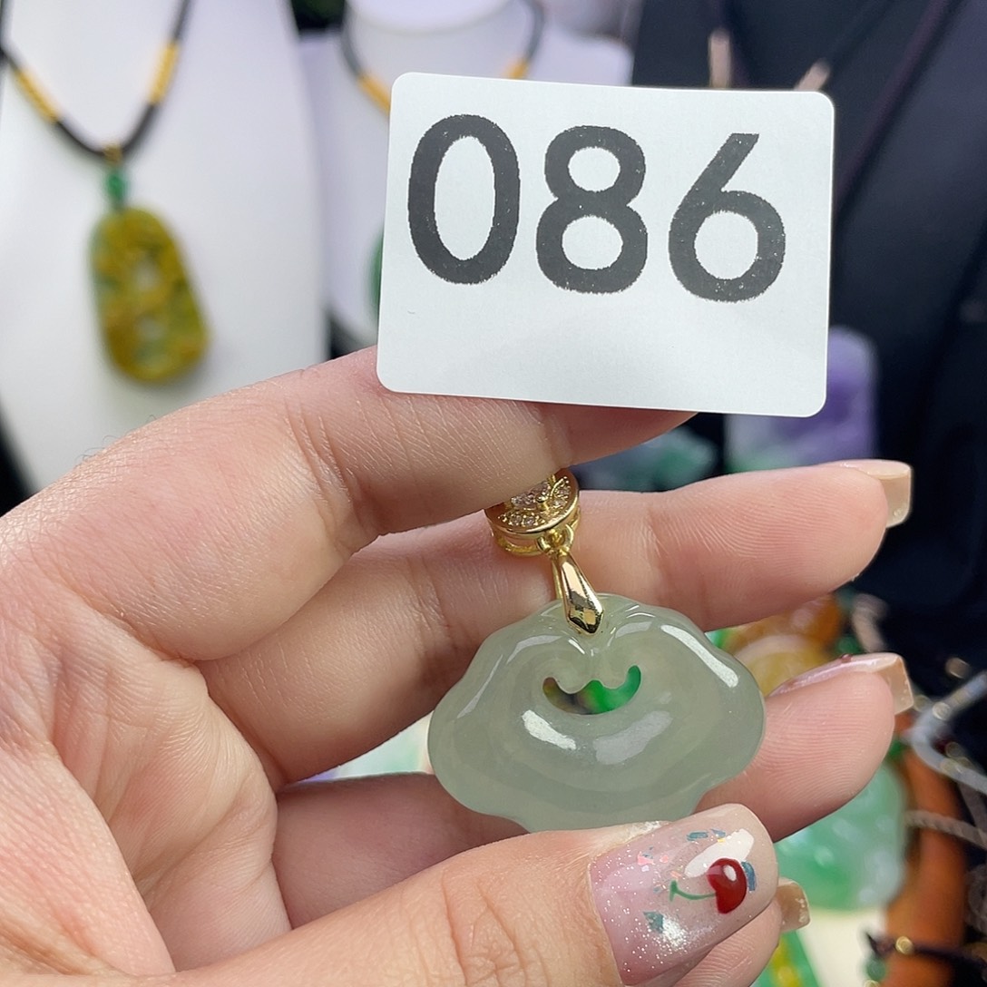 翡翠未镶嵌吊坠(赠链)