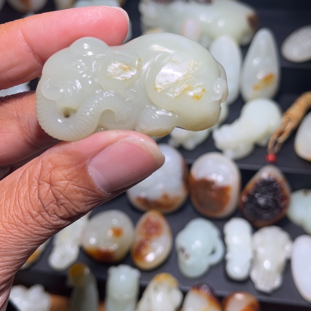 兆***金和田玉未镶嵌颈饰