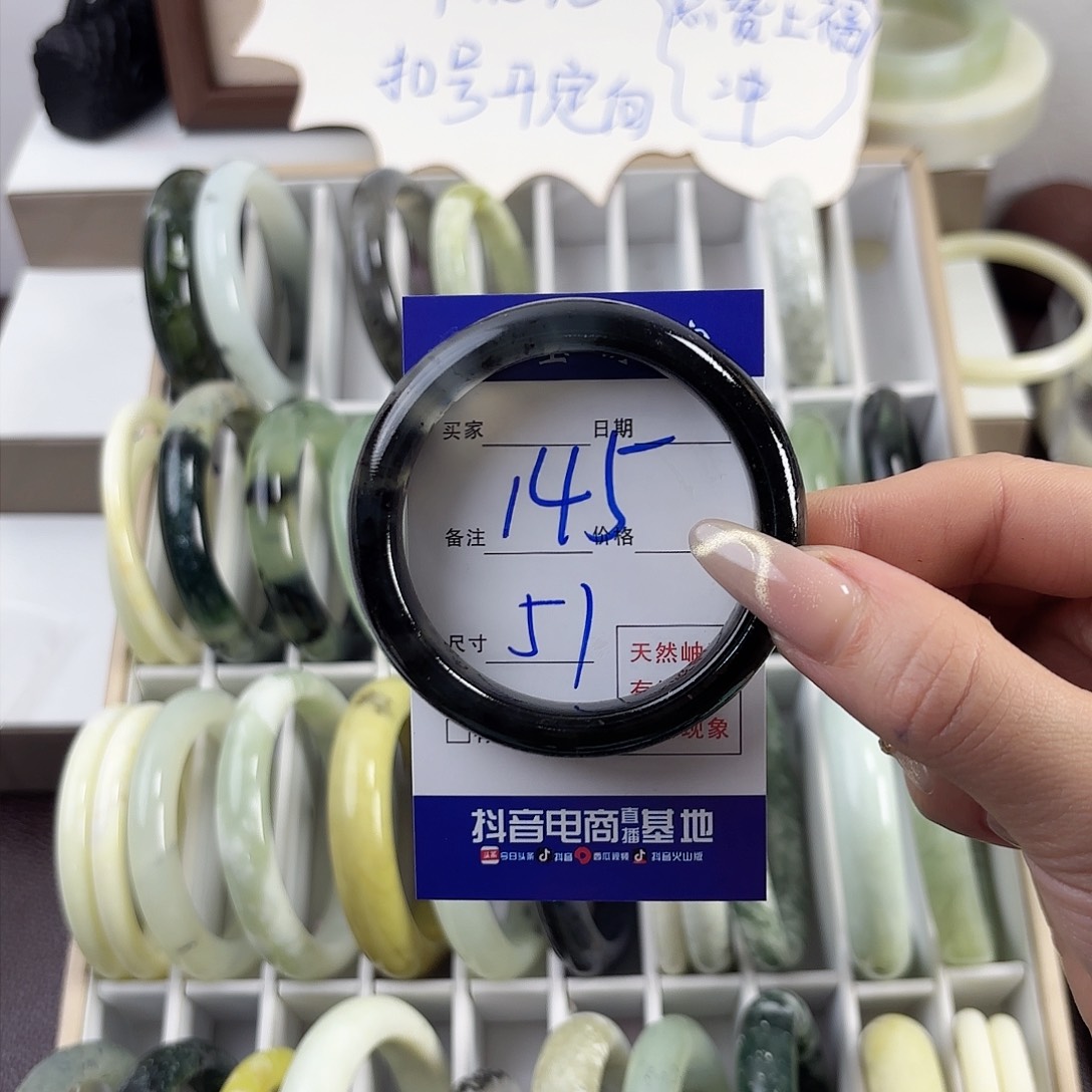 蛇纹石玉手镯未镶嵌今***么