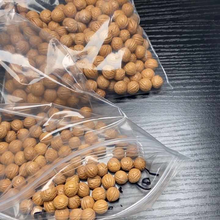 啦***布野生小桃核散籽批发