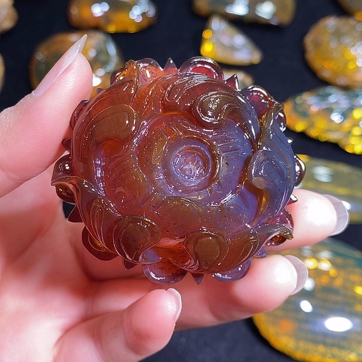 琥珀未镶嵌颈饰棕血吊坠