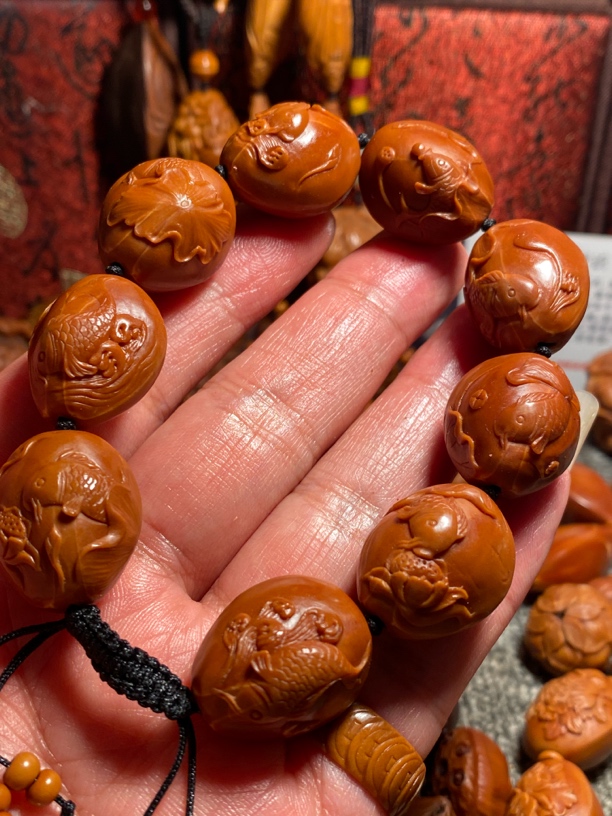 福利苏工核雕纯手工雕刻铁核年年有余手串，个性十足，老树原桩