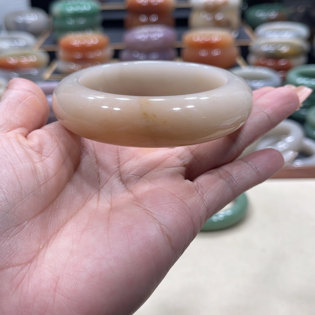 石英质玉手镯未镶嵌