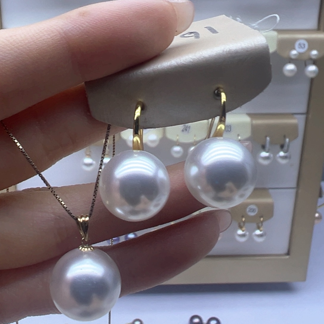 淡水珍珠18K金镶嵌吊坠(赠链)