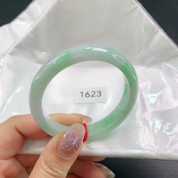 翡翠手镯未镶嵌03。