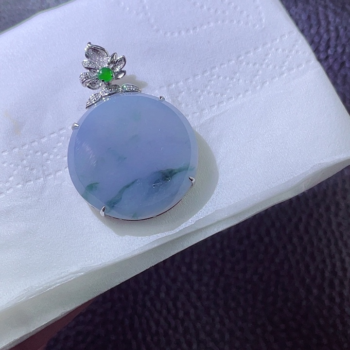 翡翠颈饰18K金镶嵌翡翠