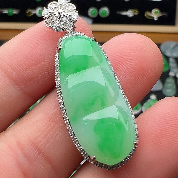 翡翠18K金镶嵌颈饰豆子27.1