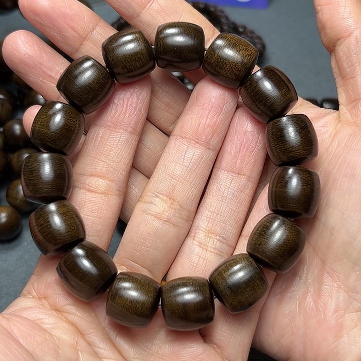 沉香手串殷*箫白棋玉化