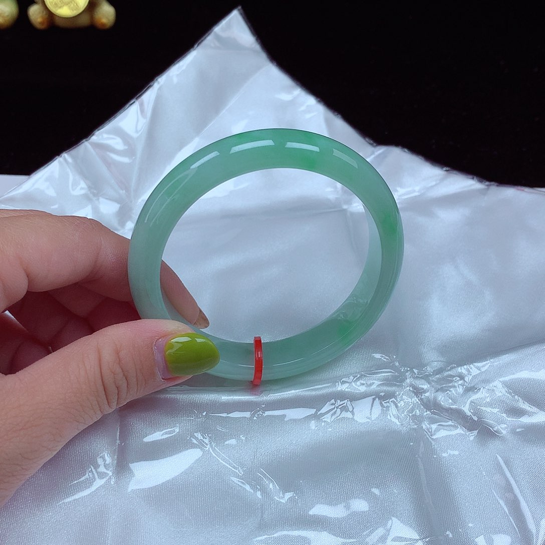 翡翠手镯未镶嵌圈口57