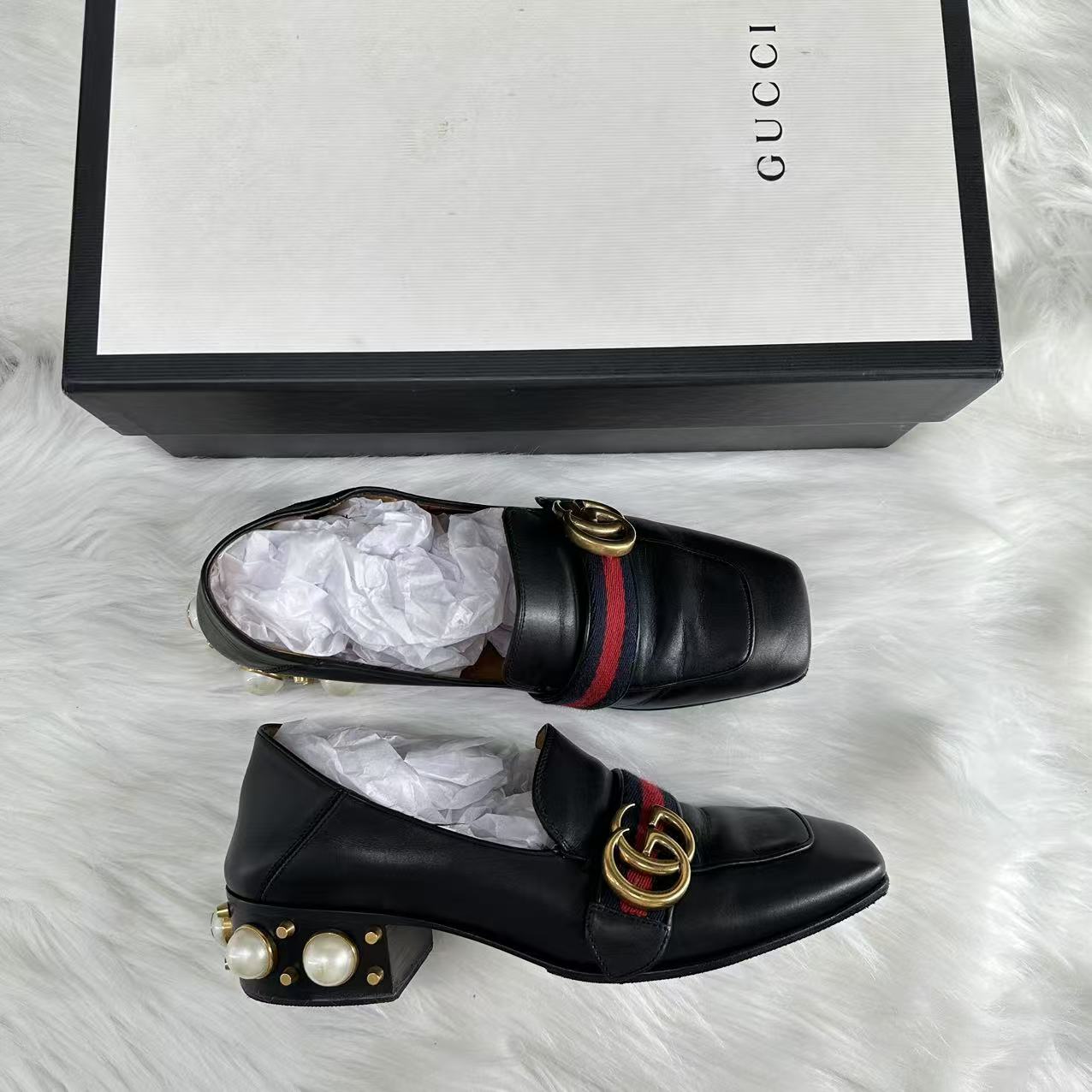 95新 GUCCI/古驰 36.5码/带盒/黑色珍珠铆钉粗跟方头款乐福鞋 764