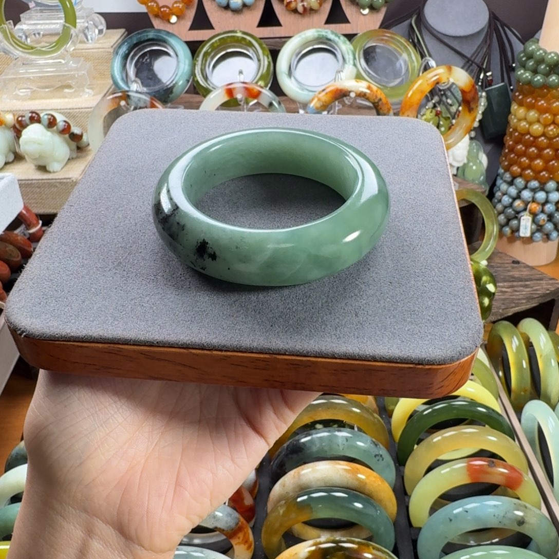 ****c蛇纹石玉未镶嵌手镯