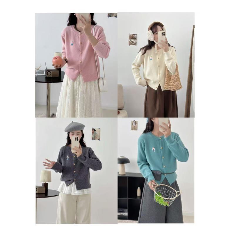 小慧 秋冬刺绣小熊单排扣圆领针织开衫毛衣KI45