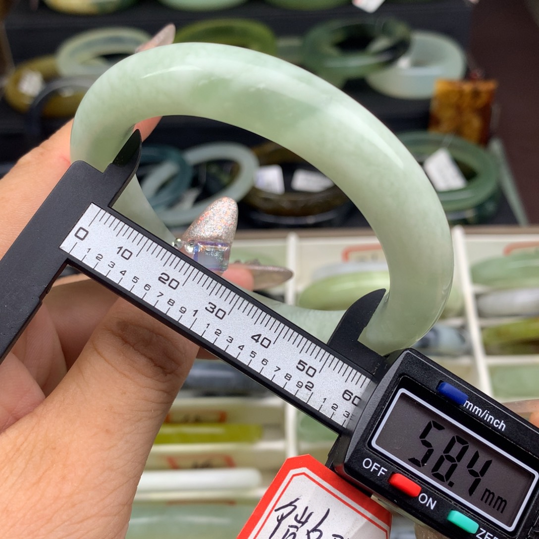 蛇纹石玉未镶嵌手镯24