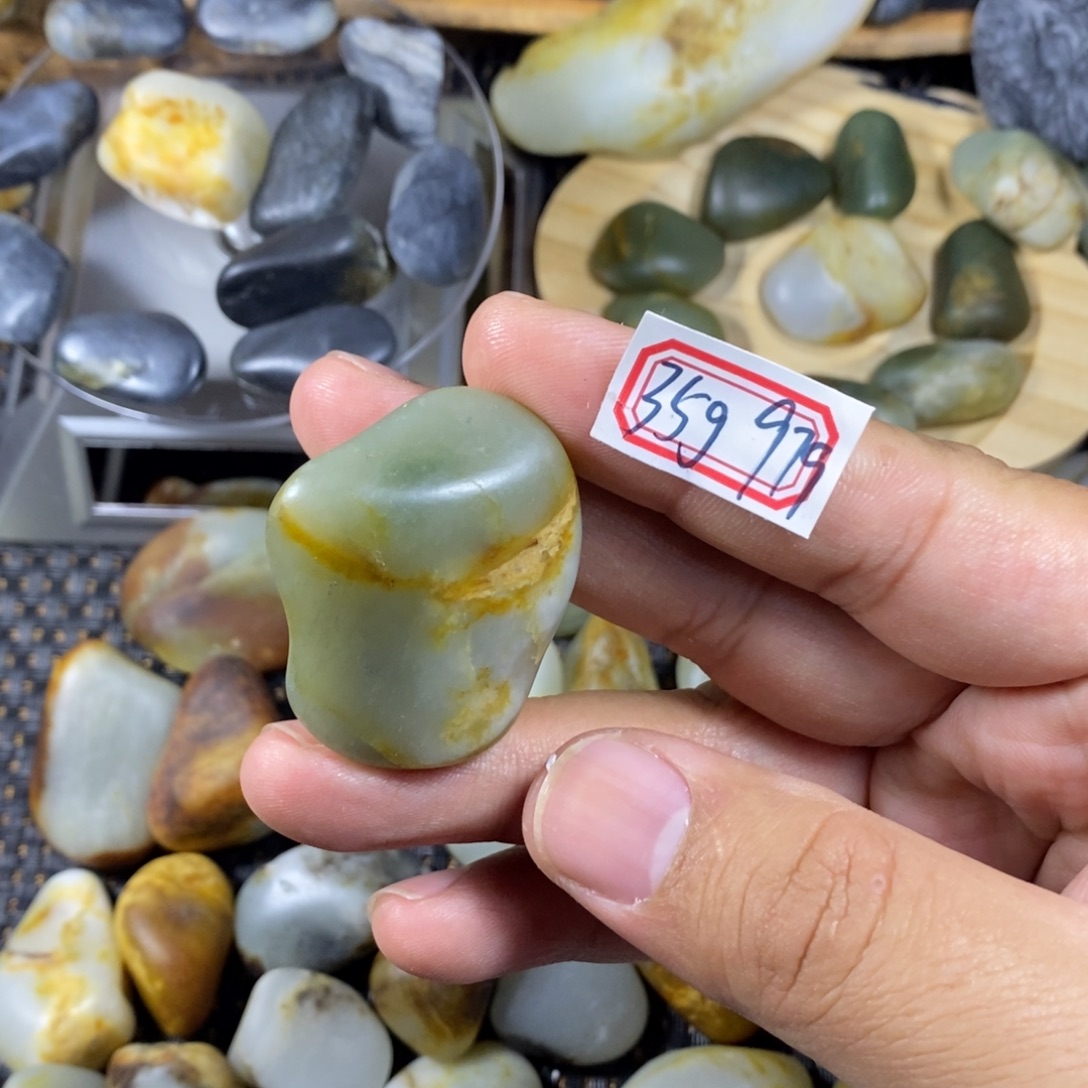 和田玉（糖玉）未镶嵌挂件