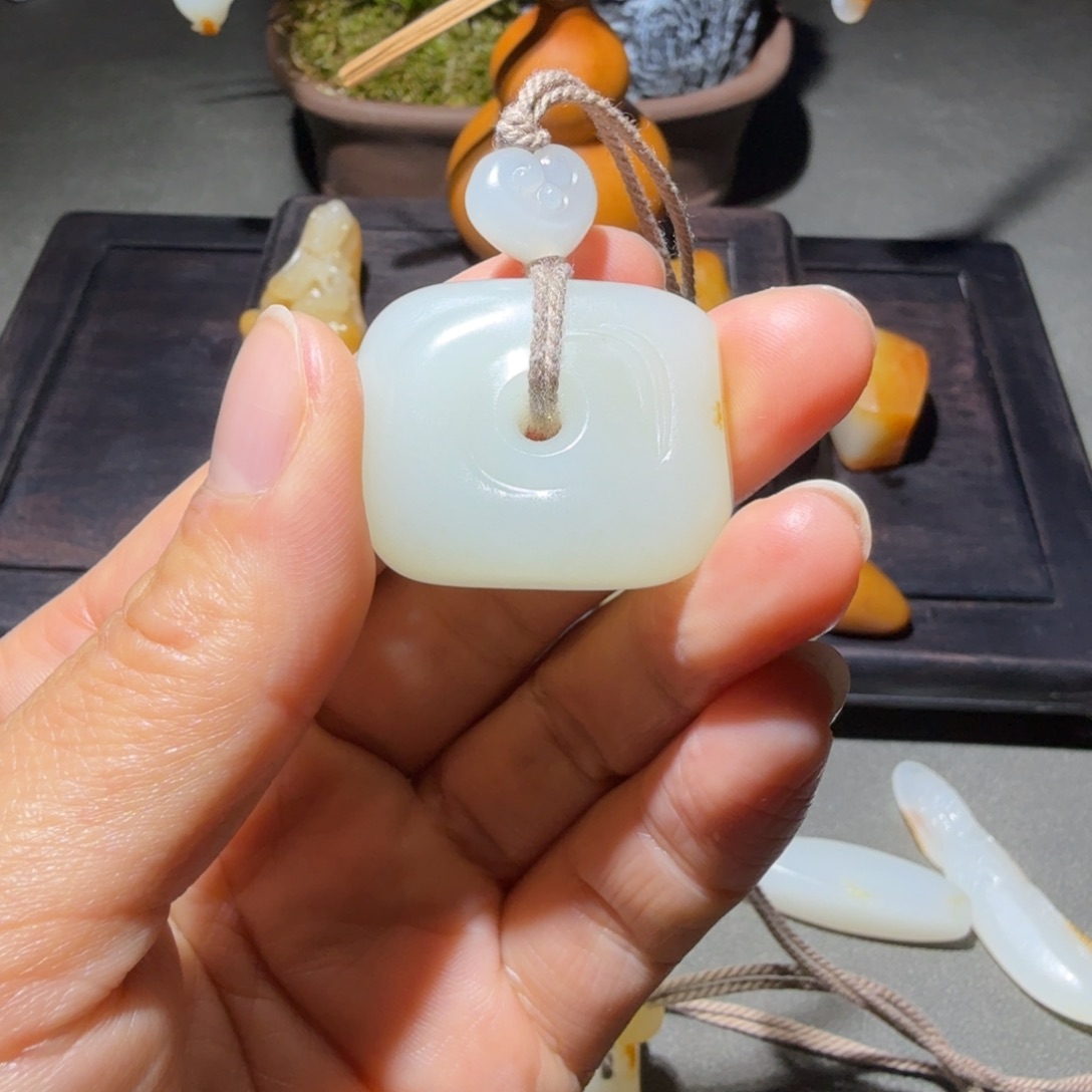 一***）和田玉未镶嵌颈饰