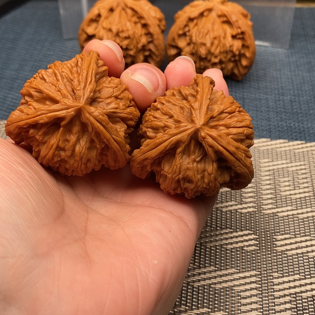 世***的吊坠文玩核桃三棱