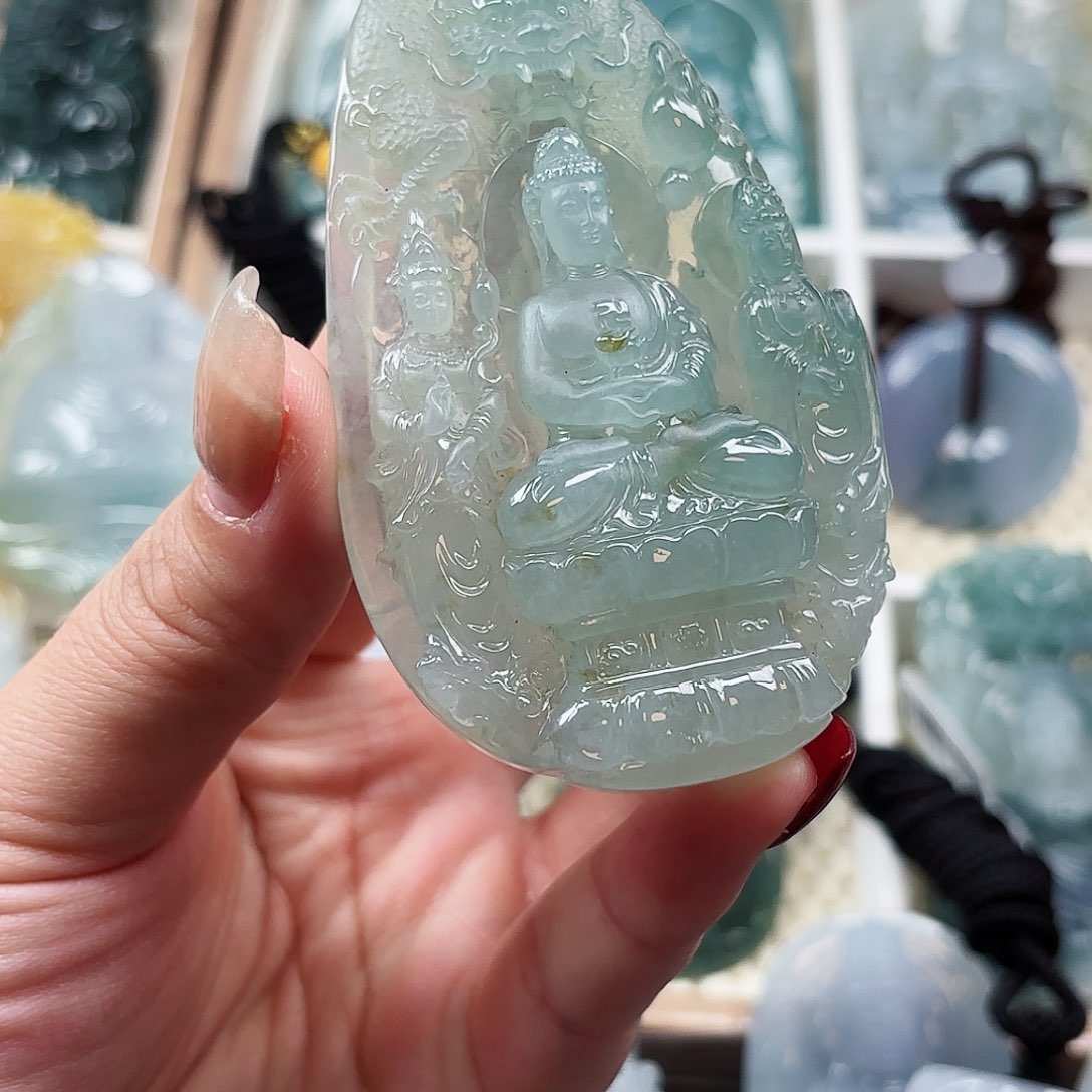 翡翠颈饰未镶嵌奥**曼大日