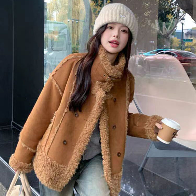 DB2025秋冬季新款毛毛一体外套女宽松加厚牛角扣短款时尚休闲百搭