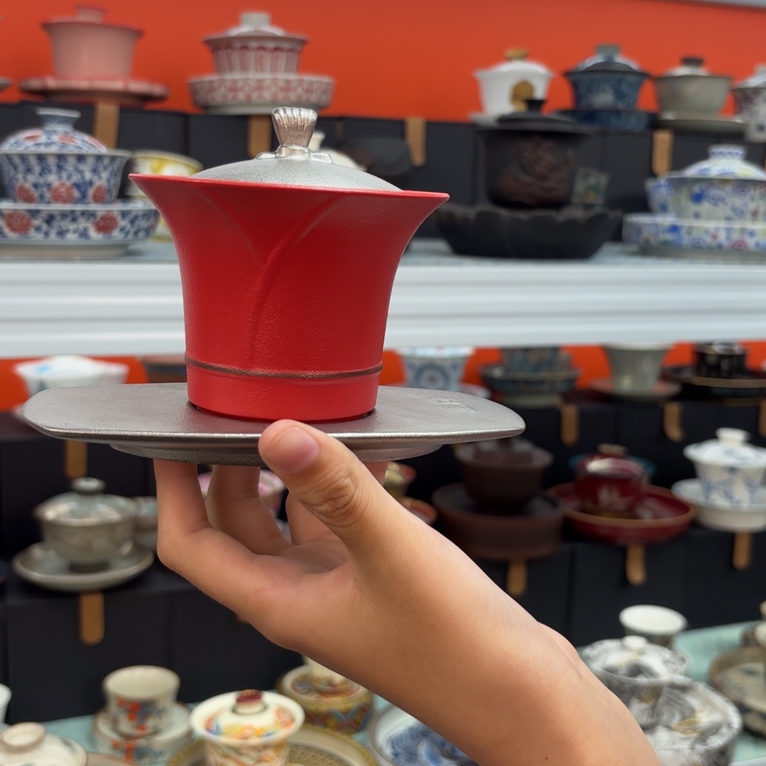 悬停车辆在停盘茶具