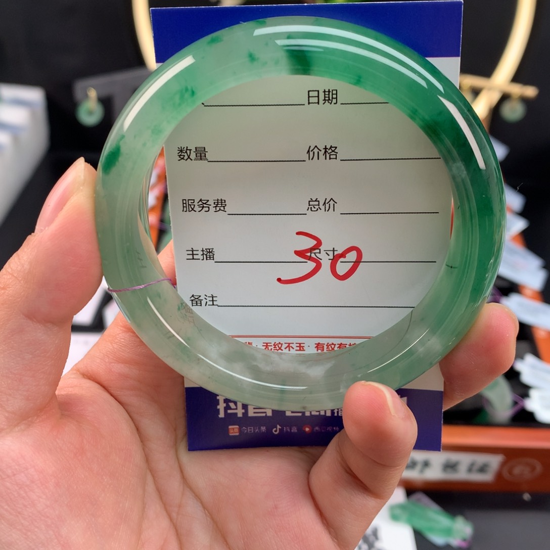 石英质玉手镯未镶嵌