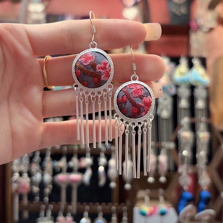 织绣云织谣老绣饰品206