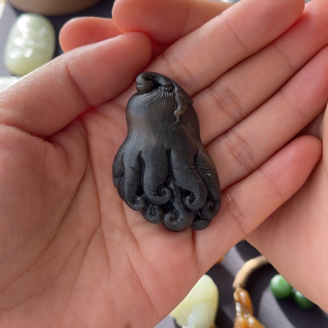 和田玉颈饰未镶嵌神**侠