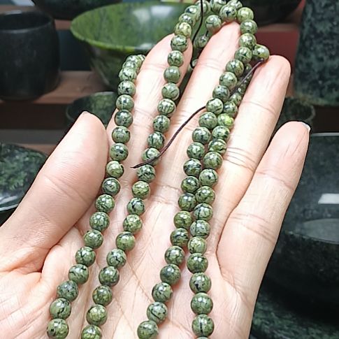 蛇纹石玉未镶嵌108颗卡6